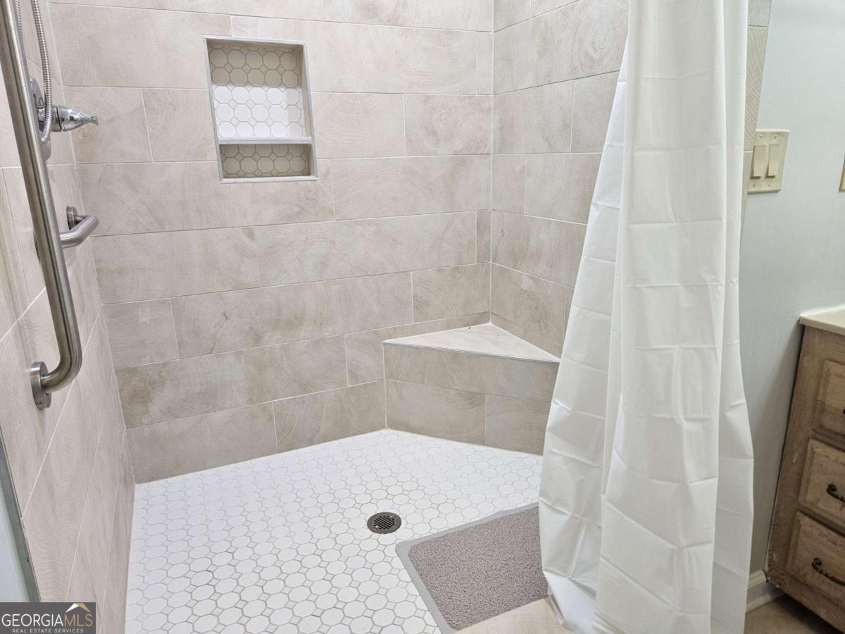 989 Rudolph Street Property Photo 5