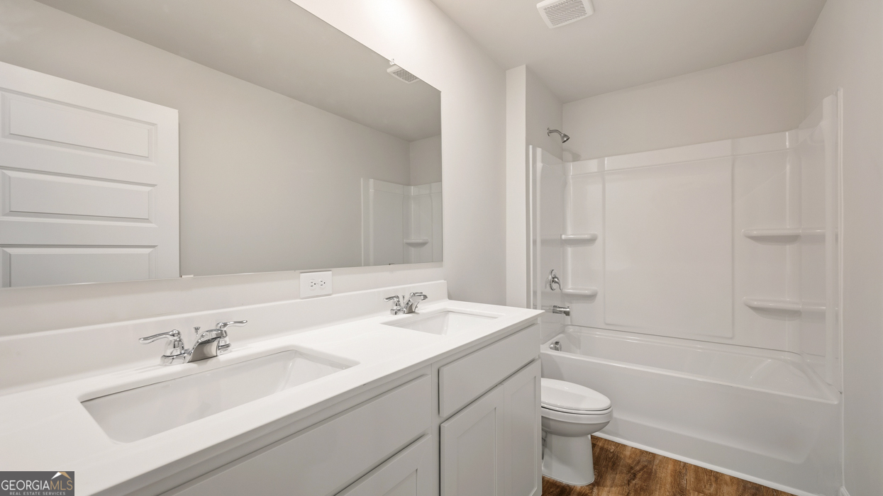 2272 Edgecombe Property Photo 24