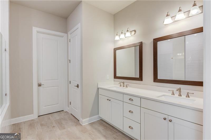 704 Hickory Hollow Walk Property Photo 30