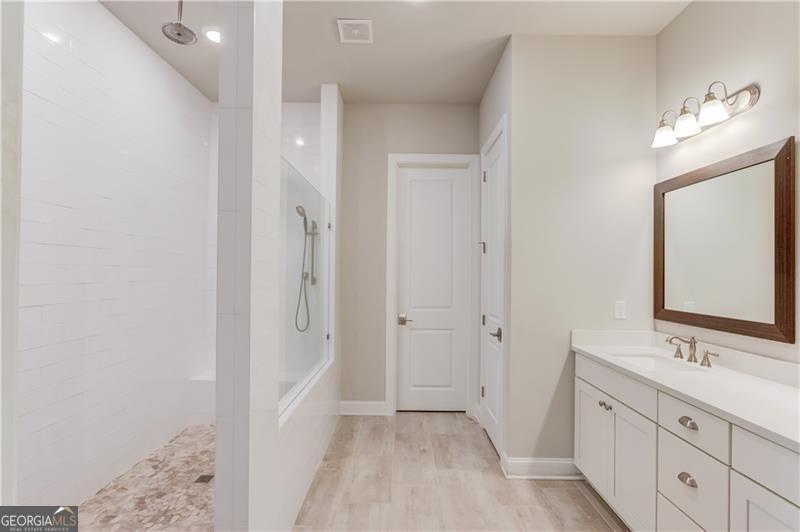 704 Hickory Hollow Walk Property Photo 31