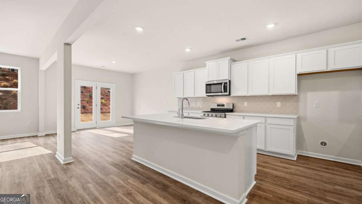 2261 Edgecombe Lane Property Photo 6