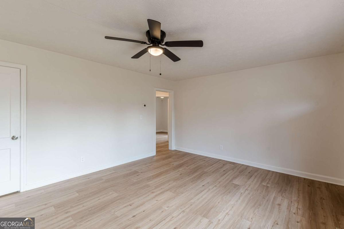 4624 College Street Property Photo 3