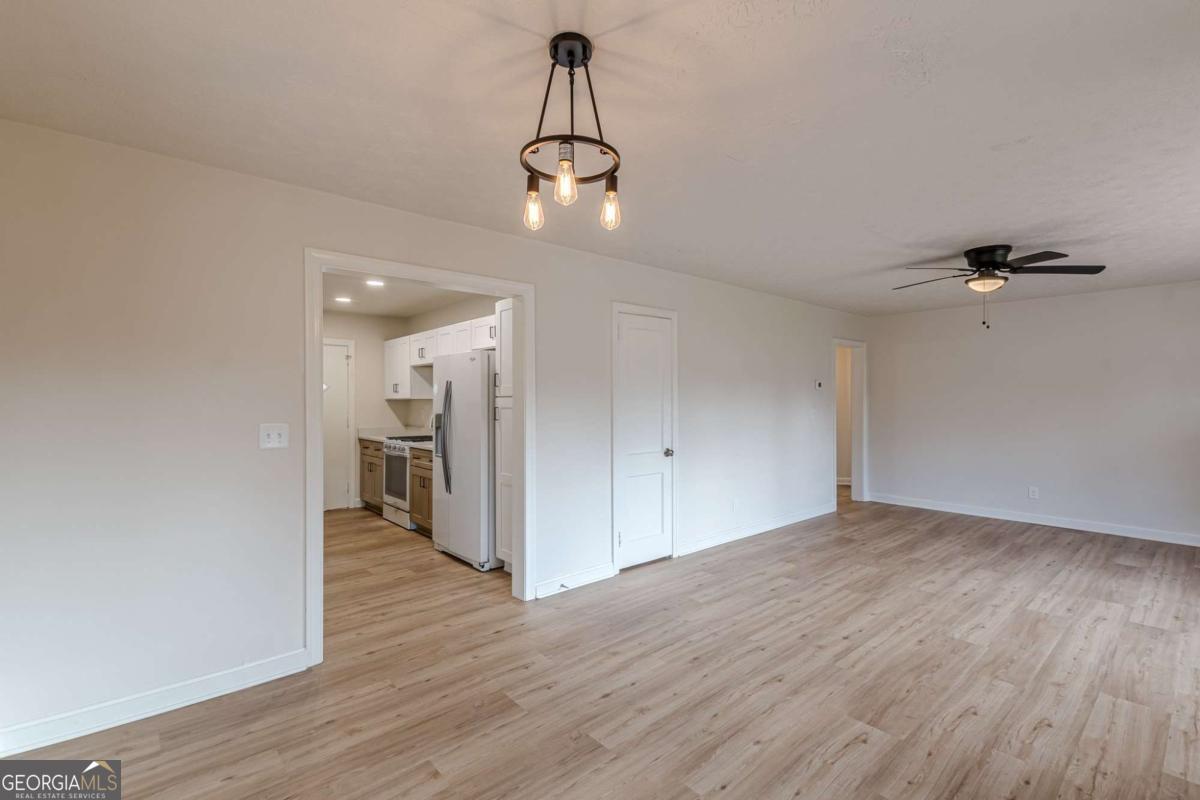 4624 College Street Property Photo 4