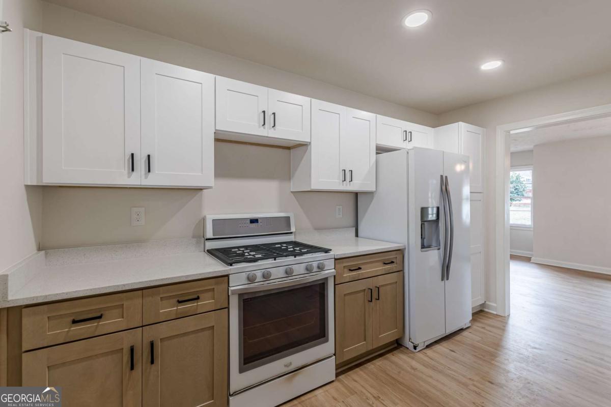 4624 College Street Property Photo 6