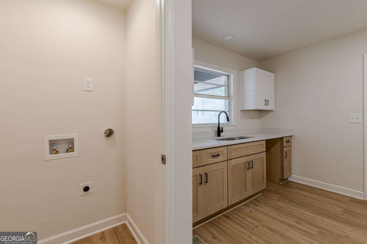 4624 College Street Property Photo 8