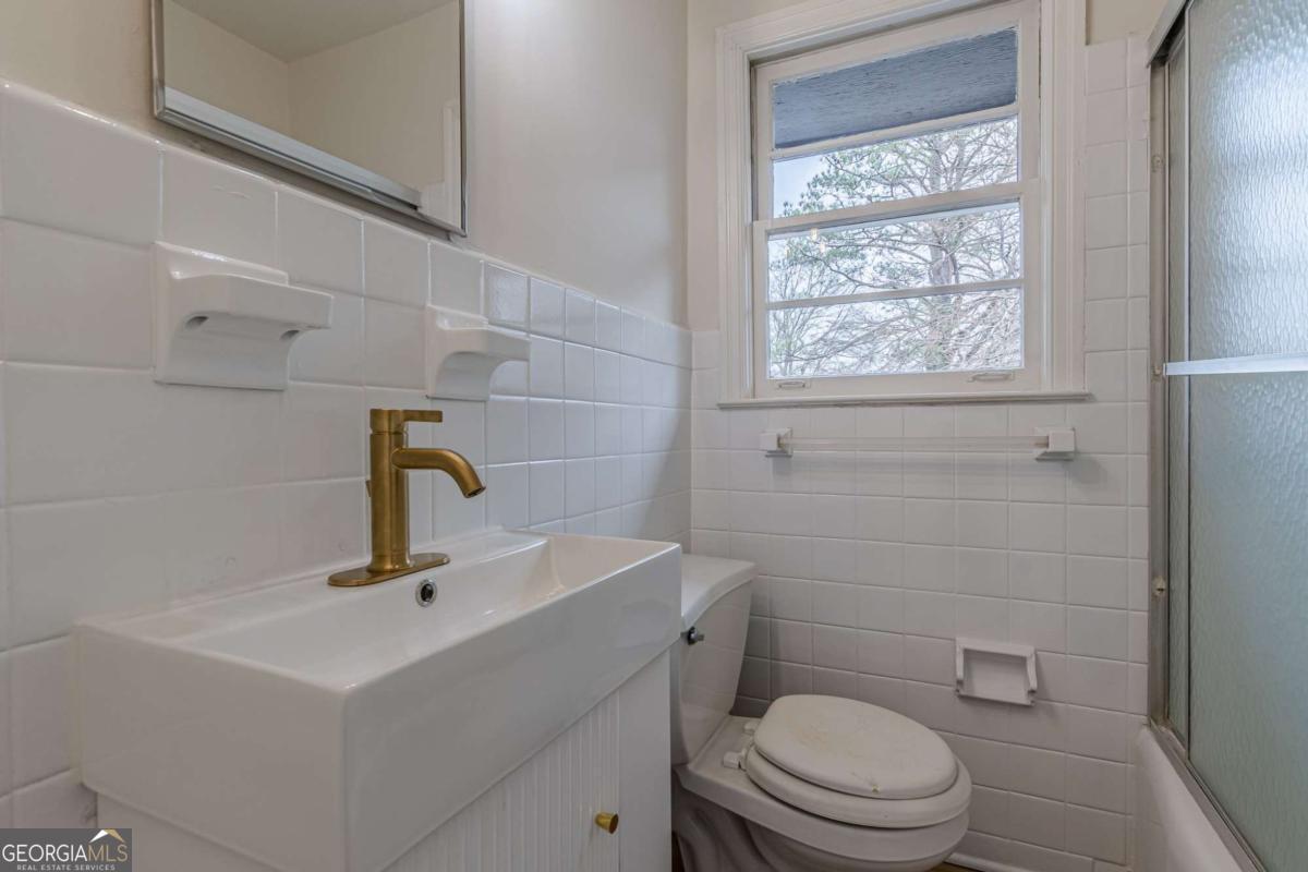 4624 College Street Property Photo 13