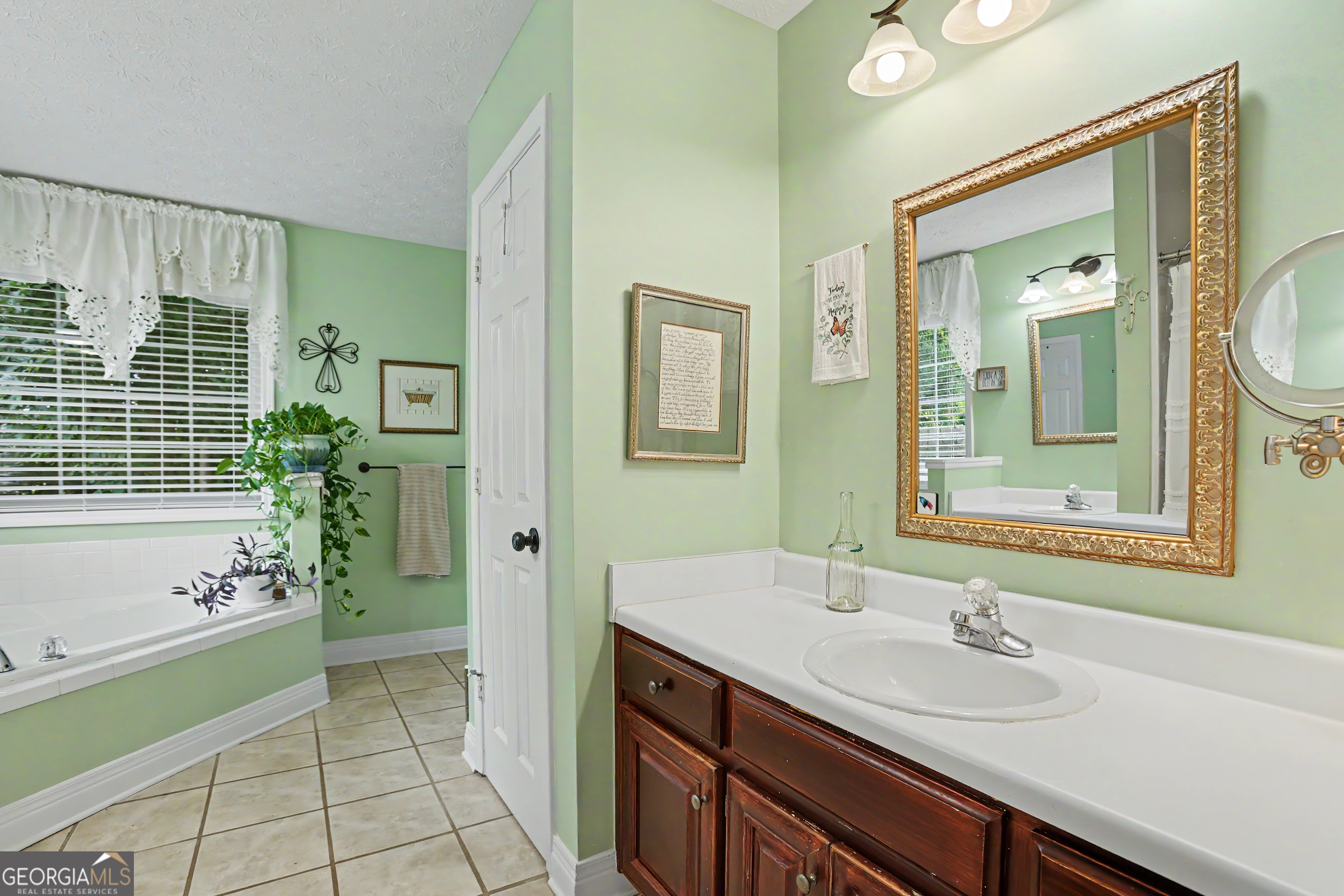 157 Cabots Creek Drive Property Photo 19