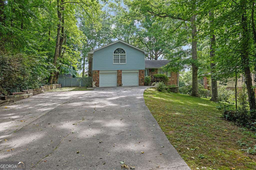 4916 Oak Grove Drive Property Photo 1