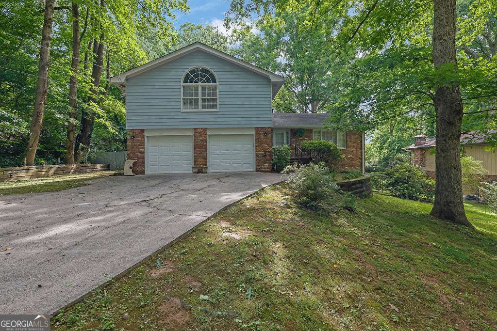 4916 Oak Grove Drive Property Photo 2