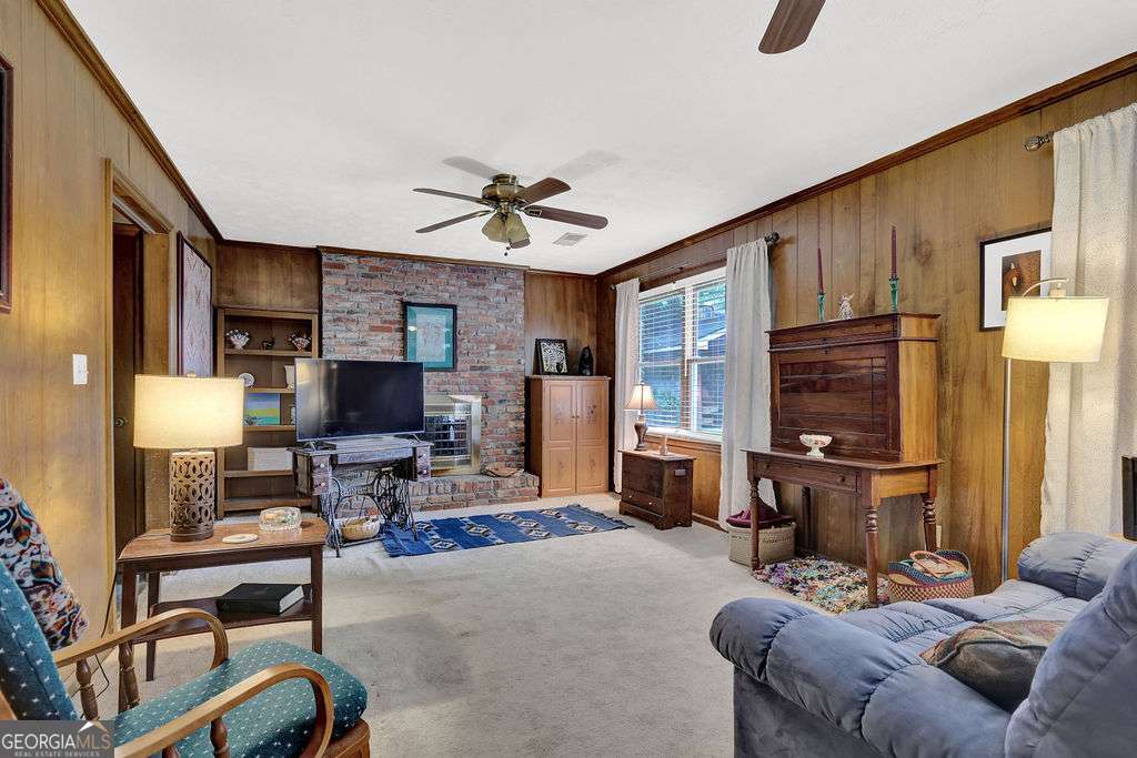 4916 Oak Grove Drive Property Photo 5