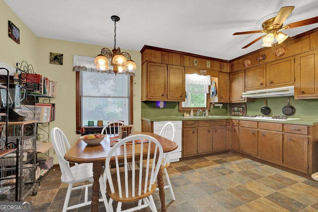 4916 Oak Grove Drive Property Photo 7