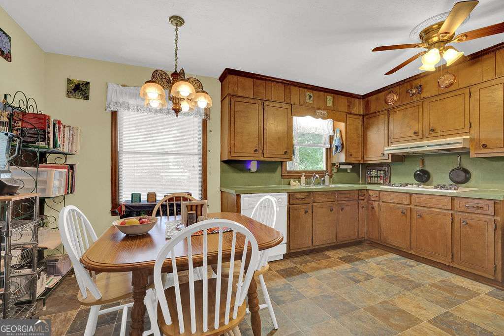 4916 Oak Grove Drive Property Photo 8