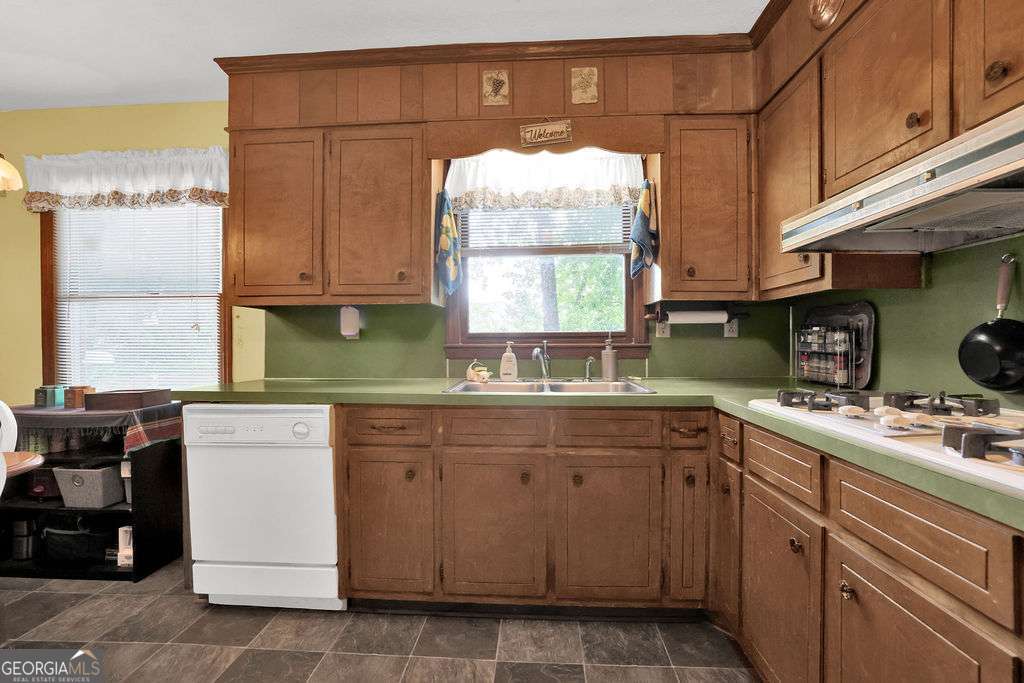 4916 Oak Grove Drive Property Photo 9