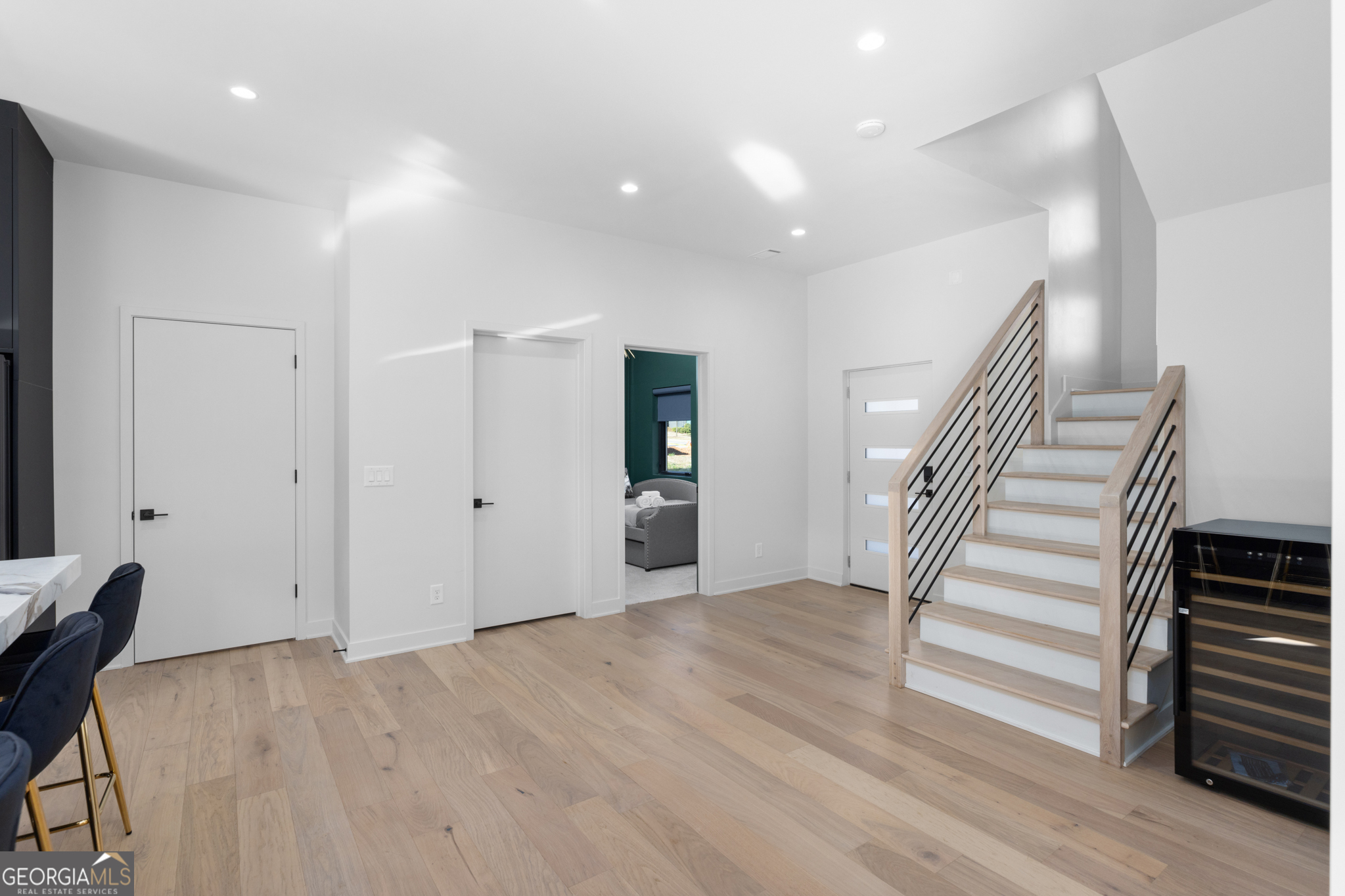 2017 Memorial Drive Se Property Photo 5