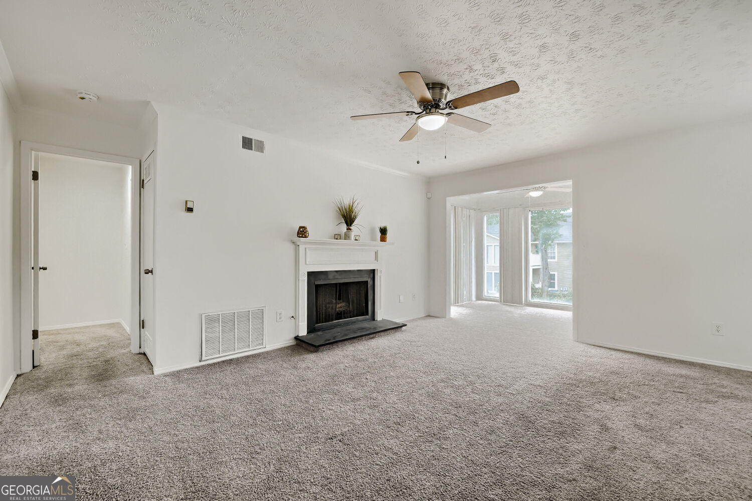 905 Augusta Drive Property Photo 4