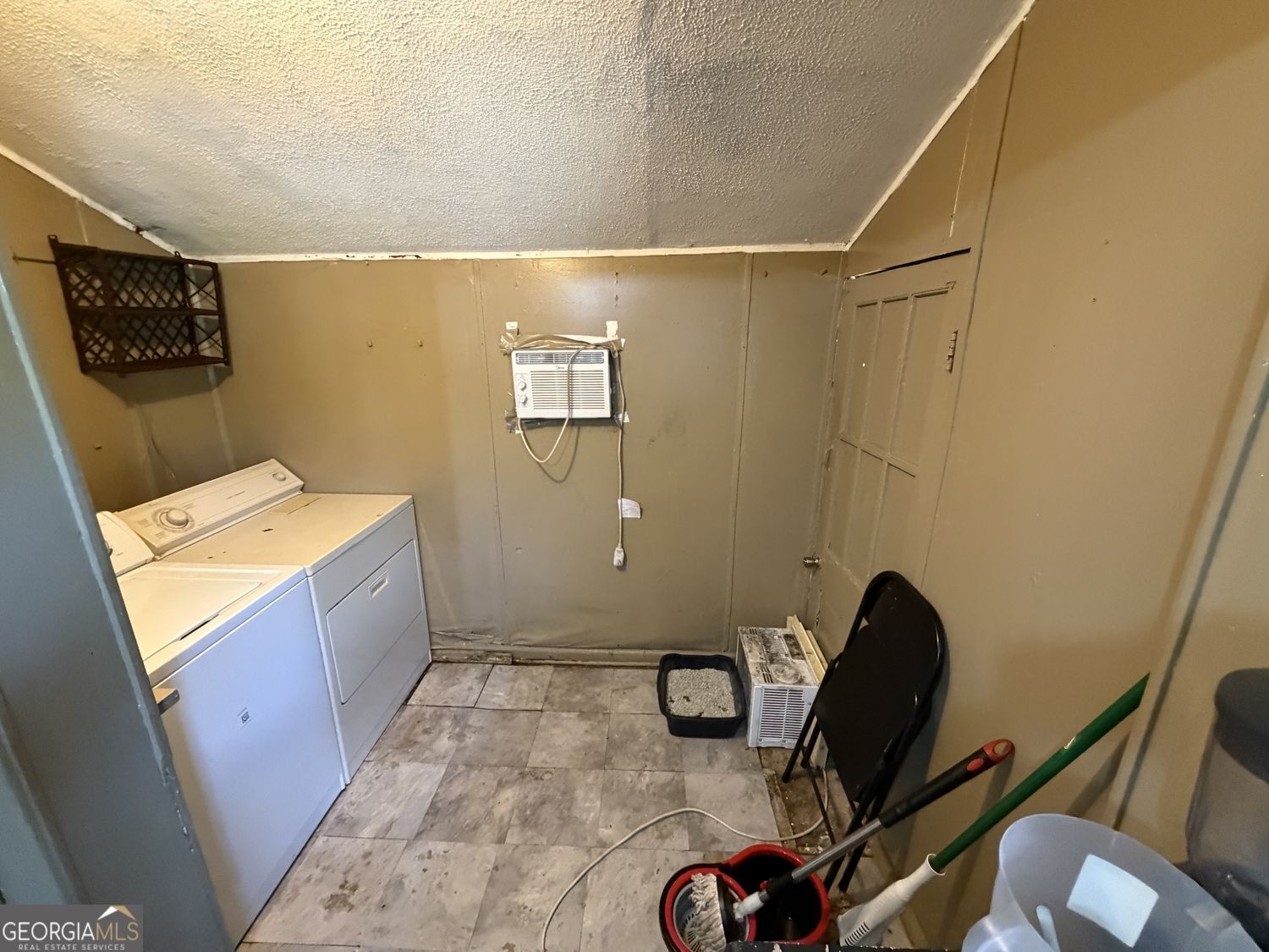1067 Desota Street Property Photo 8