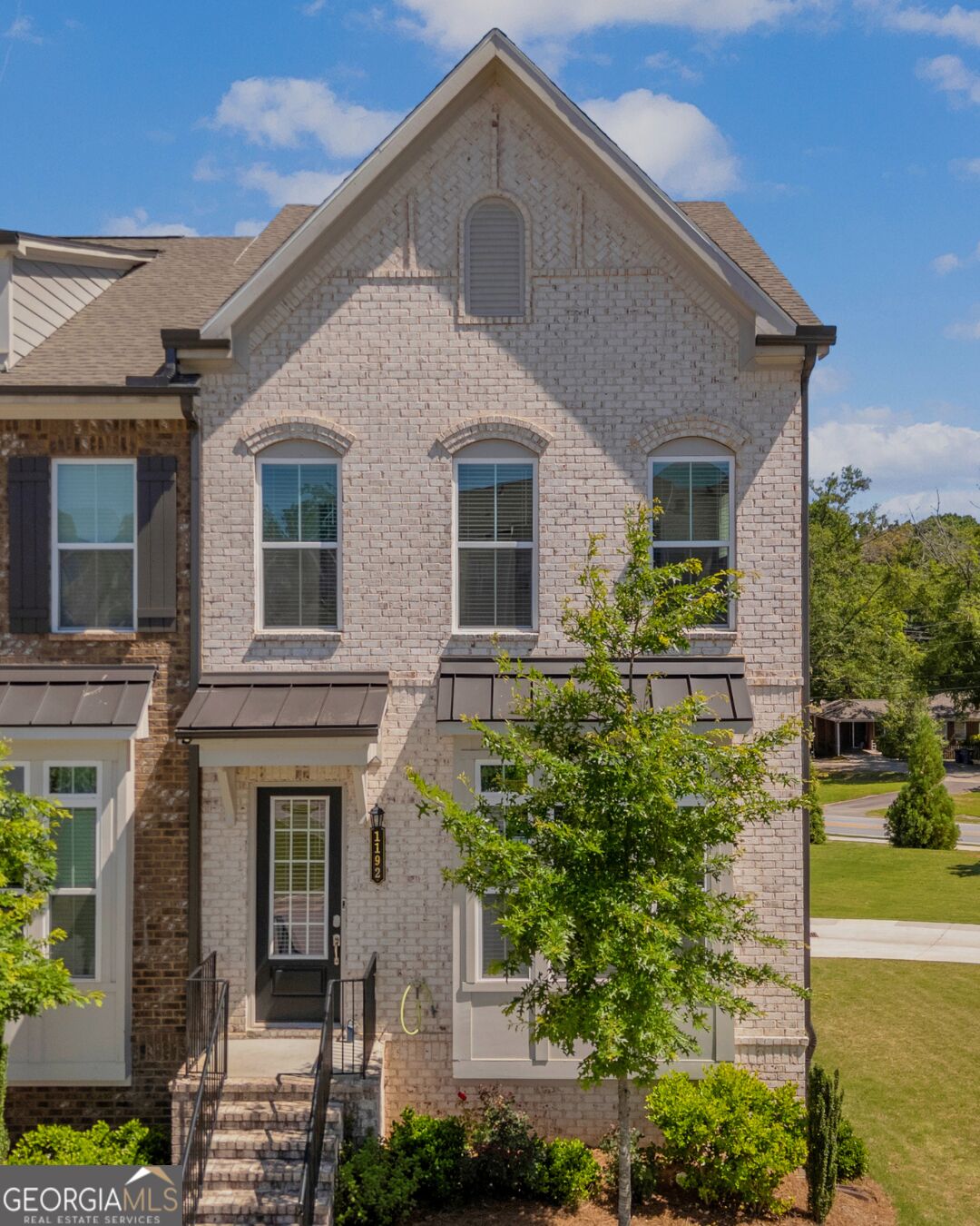 1192 Edwin Lane