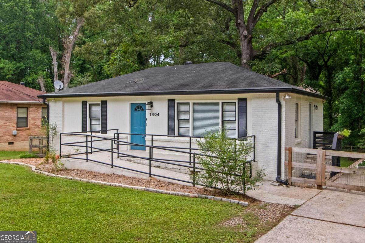 1404 Cobb Branch Drive Property Photo 2