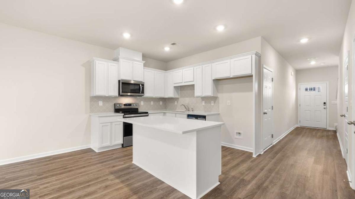 2052 Crossing Road Property Photo 5