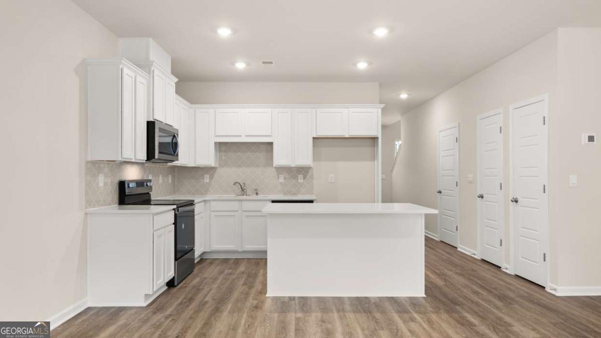 2052 Crossing Road Property Photo 6