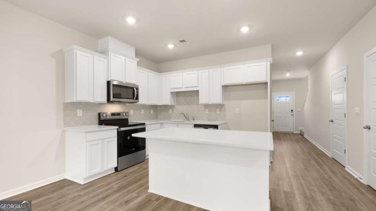 2052 Crossing Road Property Photo 7