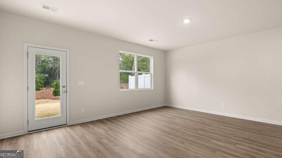2052 Crossing Road Property Photo 10