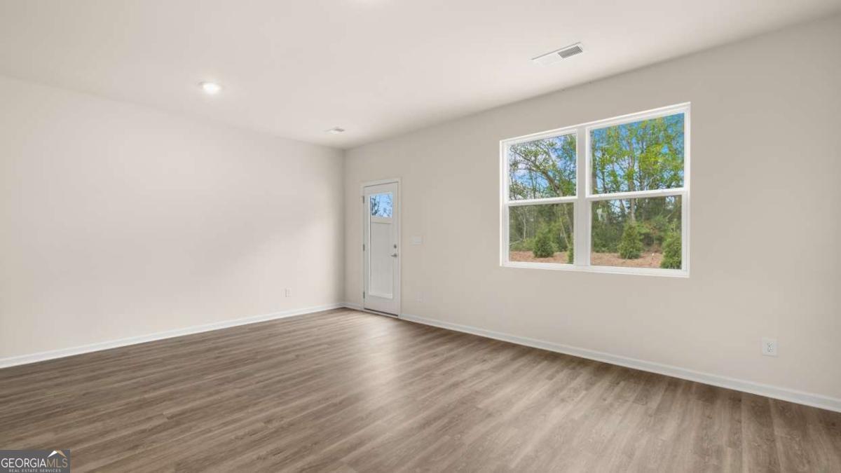 2052 Crossing Road Property Photo 11