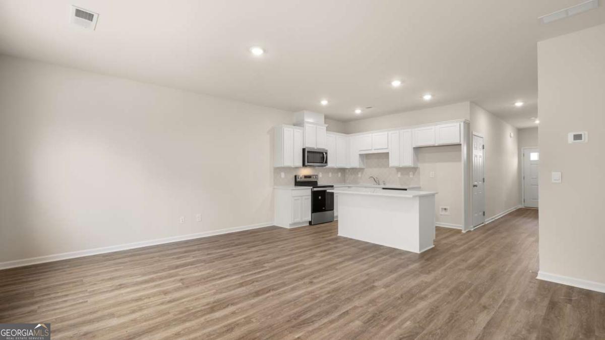 2052 Crossing Road Property Photo 12