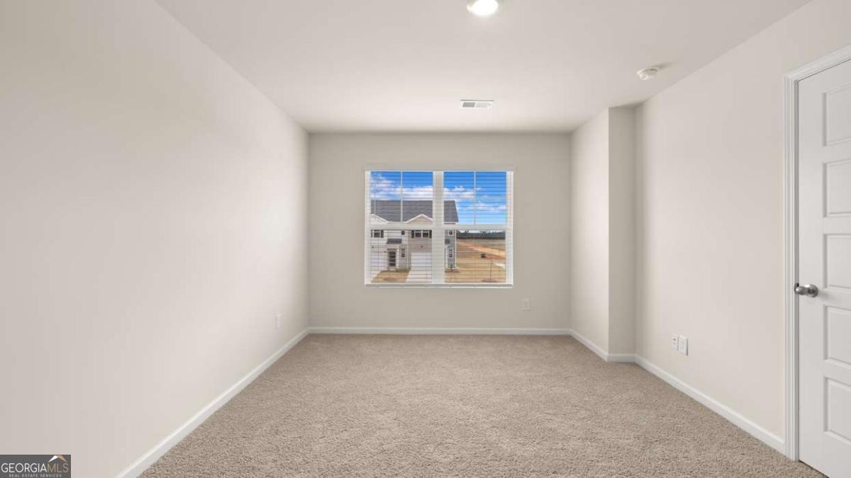 2052 Crossing Road Property Photo 15