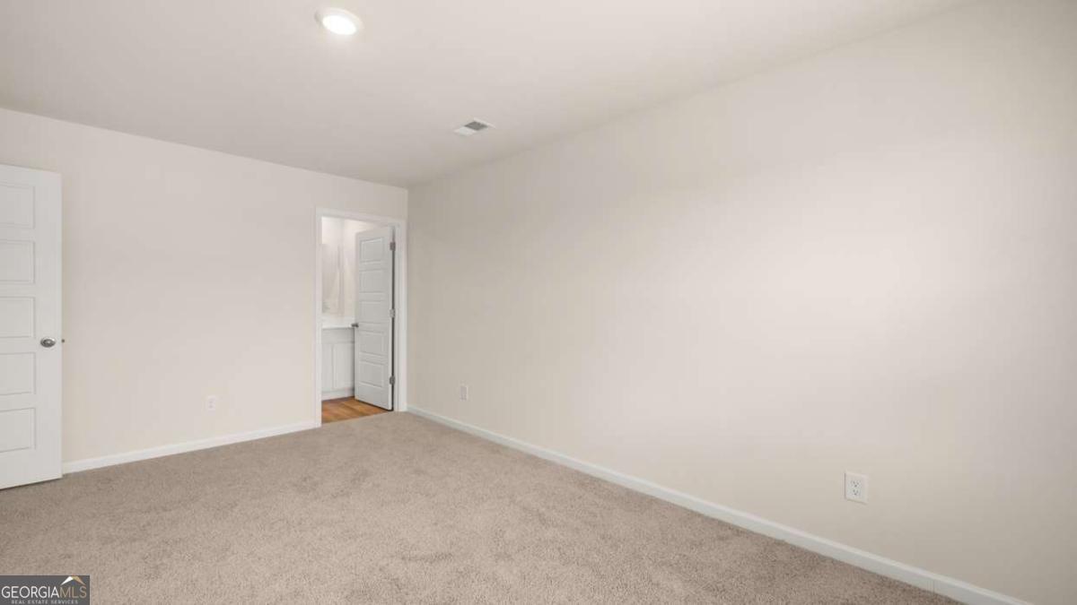 2052 Crossing Road Property Photo 16