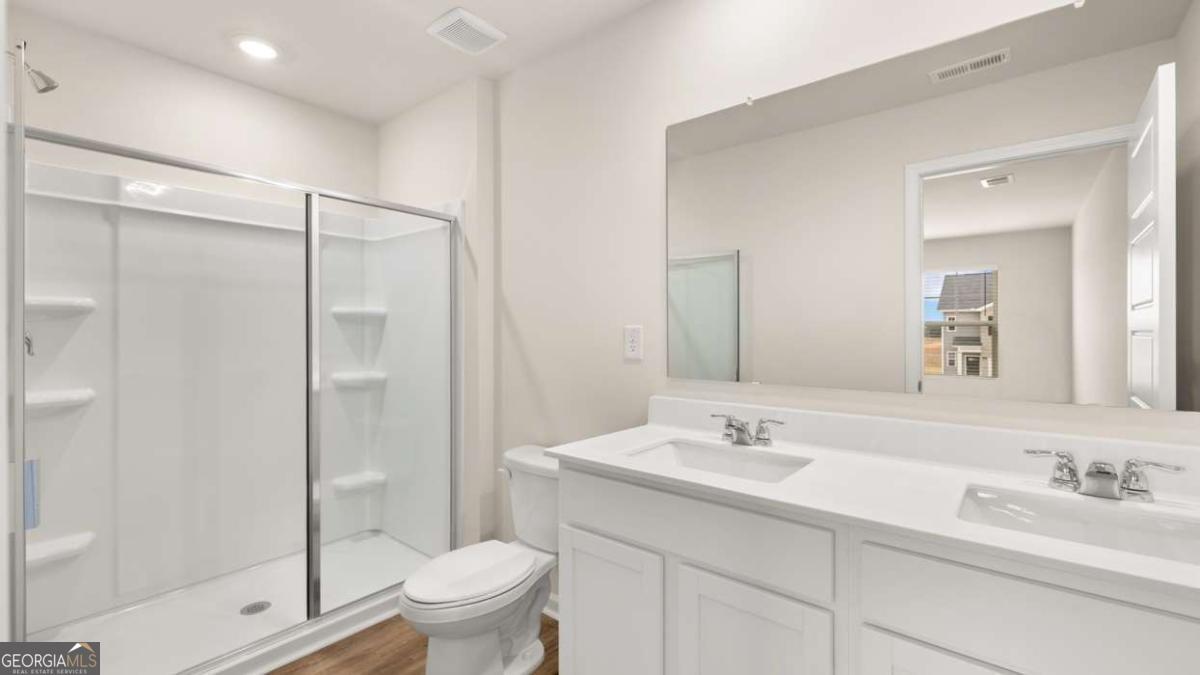 2052 Crossing Road Property Photo 17
