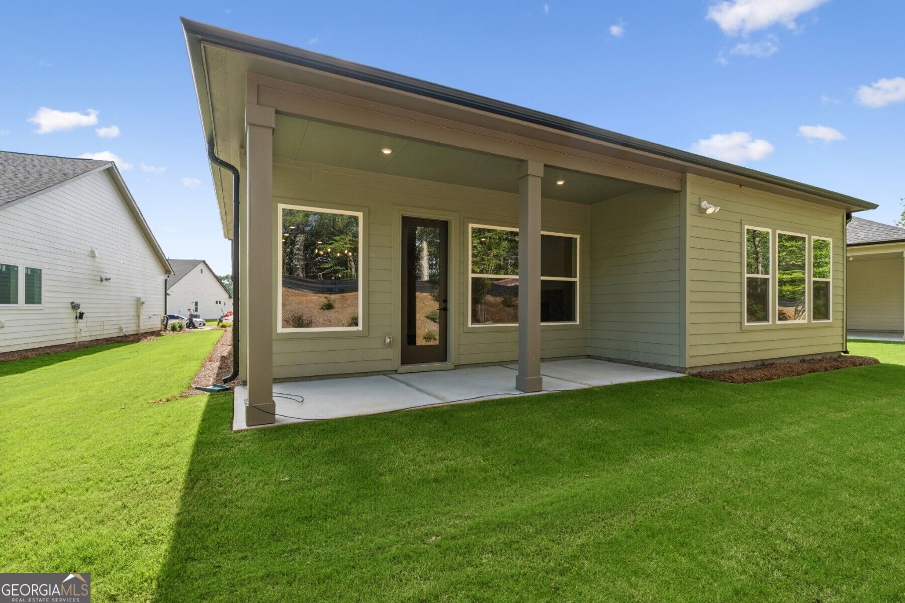1410 Autumn Lake Drive Sw Property Photo 2