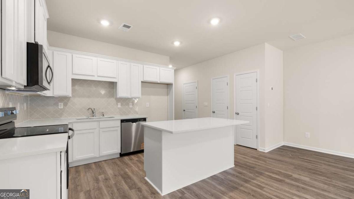 2054 Crossing Road Property Photo 8