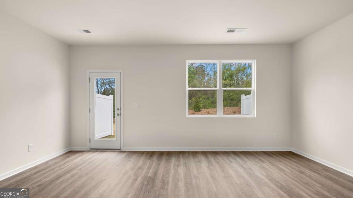 2054 Crossing Road Property Photo 9