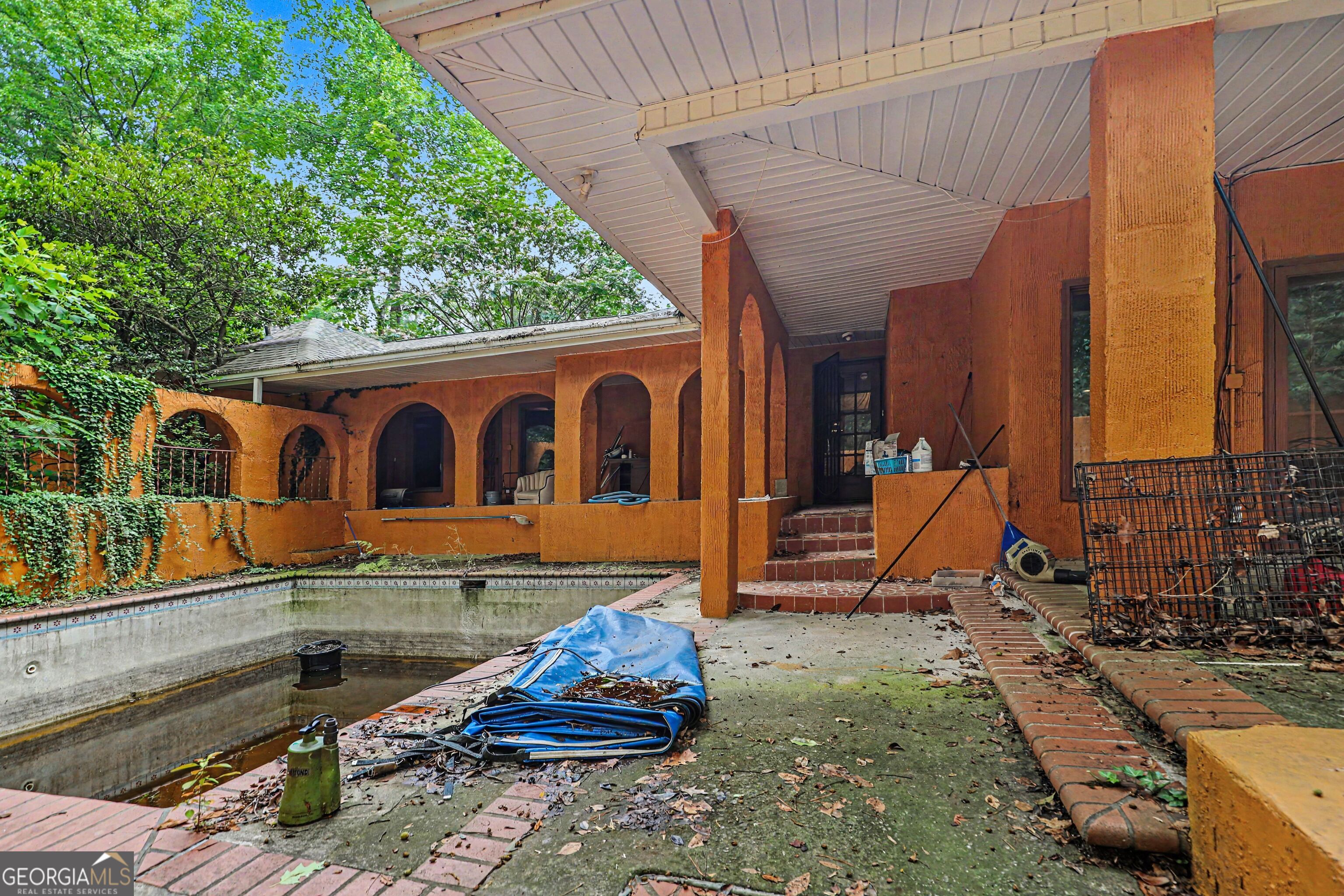6130 Tennis Circle Property Photo 2