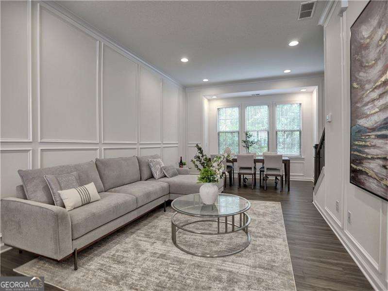 547 Broadview Place Ne Property Photo 1