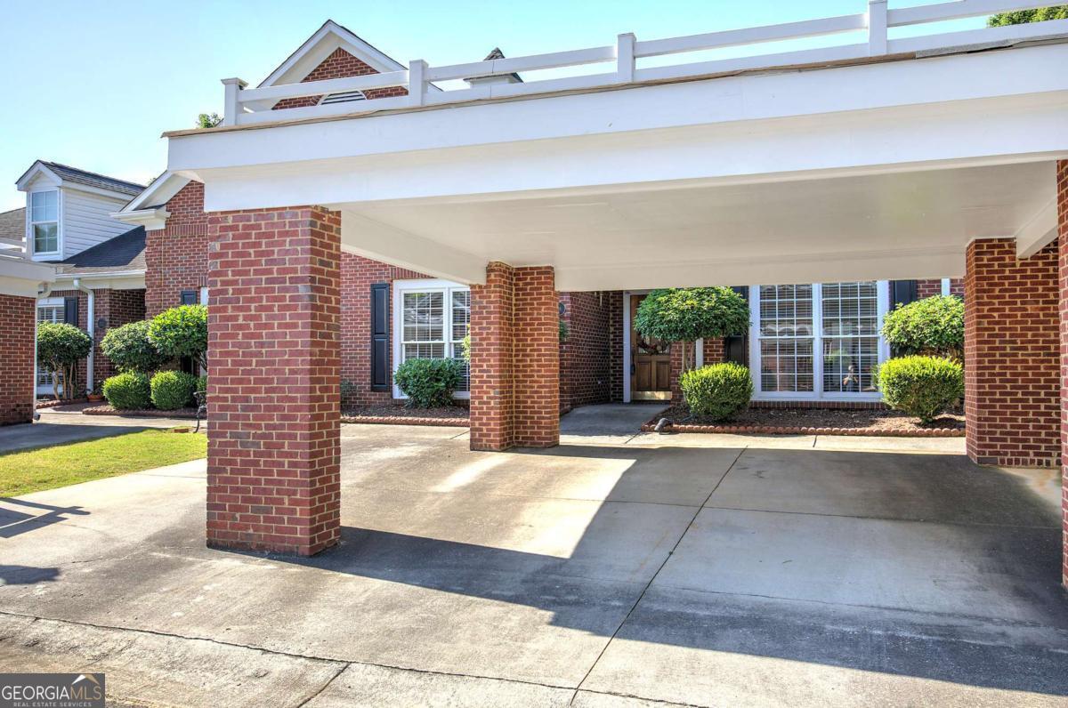 214 Manor Way Property Photo 3