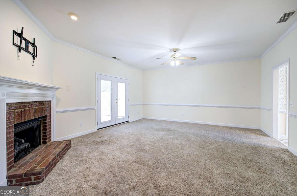 214 Manor Way Property Photo 8
