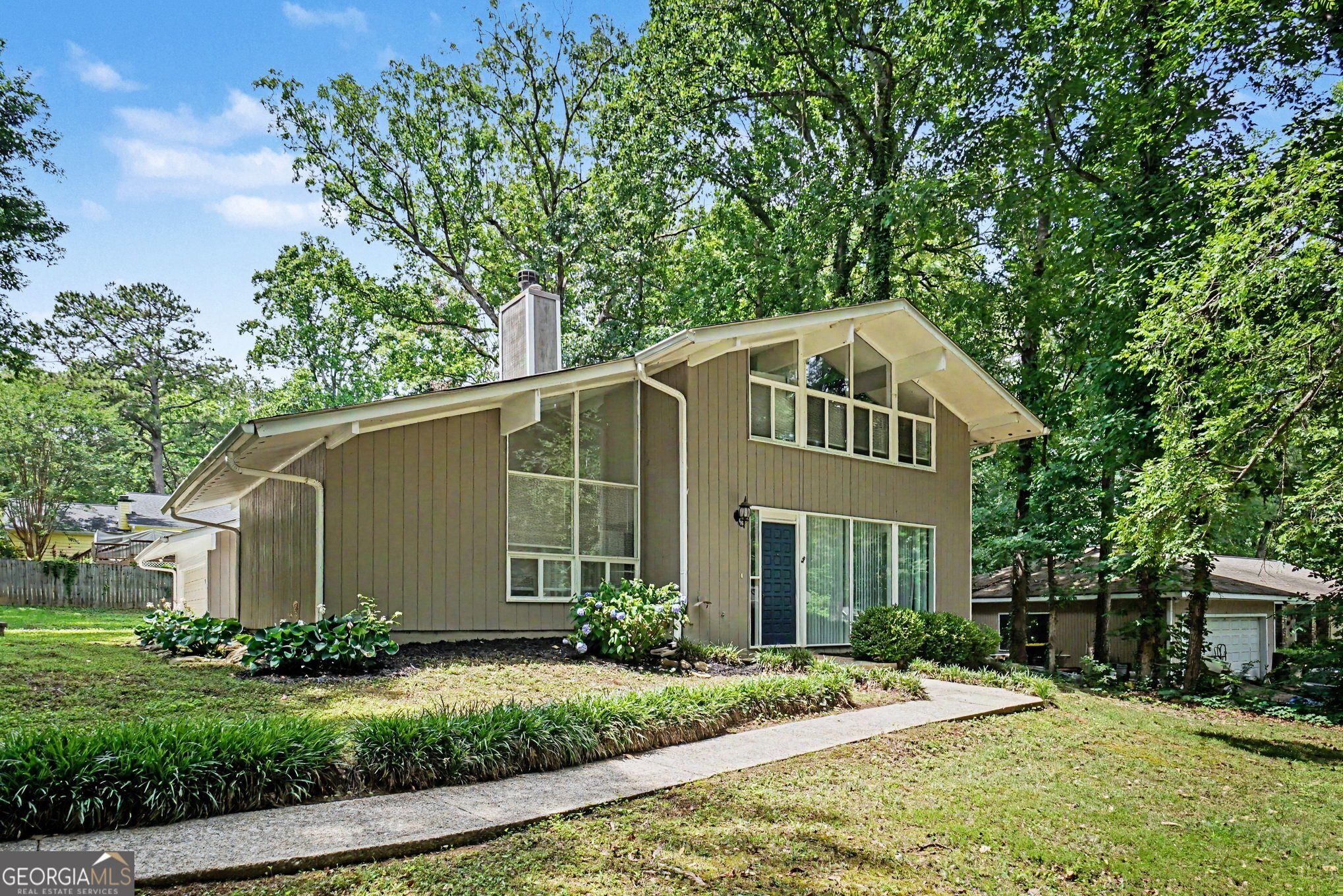 350 Willow Glenn Court NE Property Photo 1