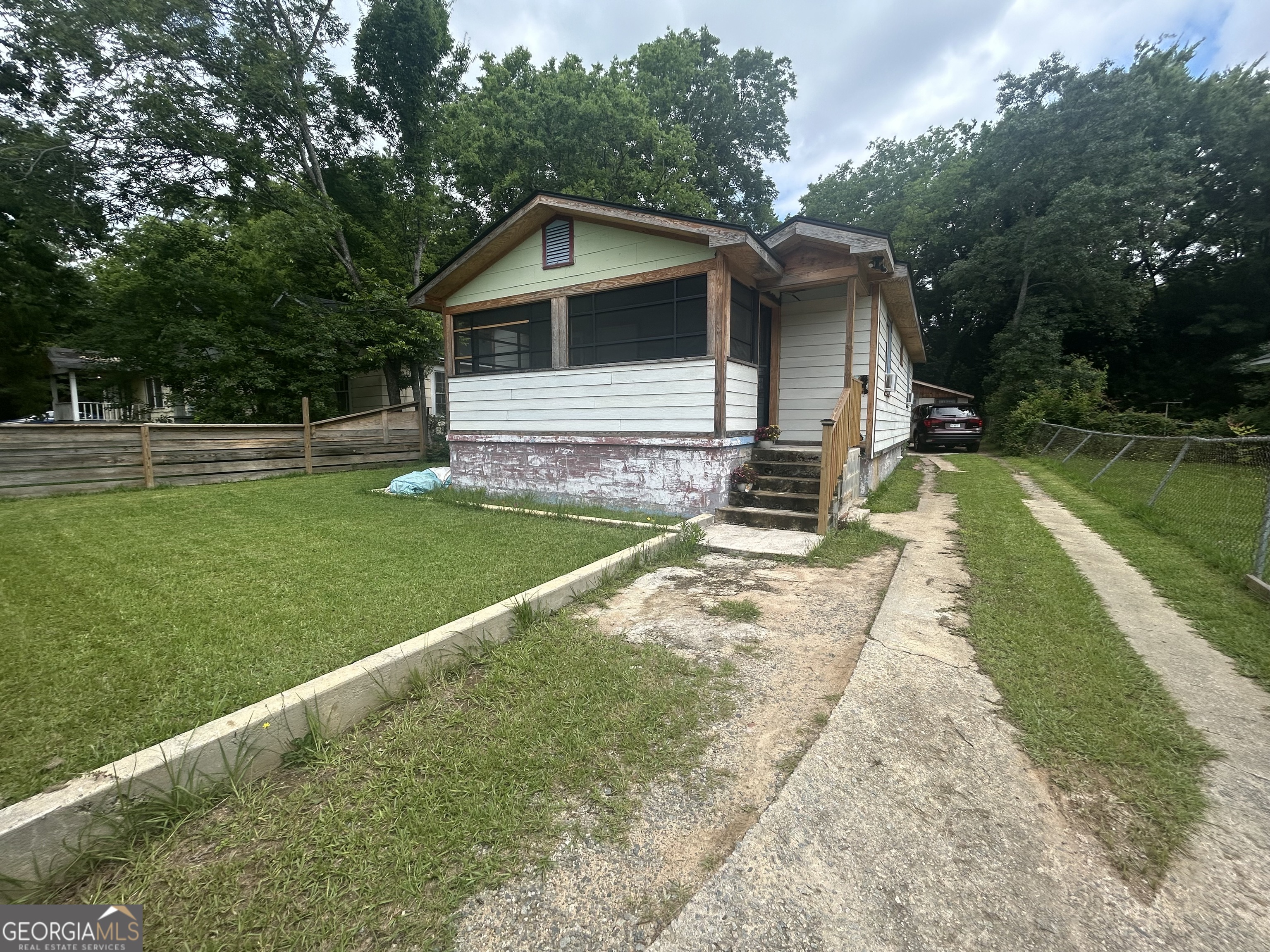 533 Grenada Terrace Property Photo 1