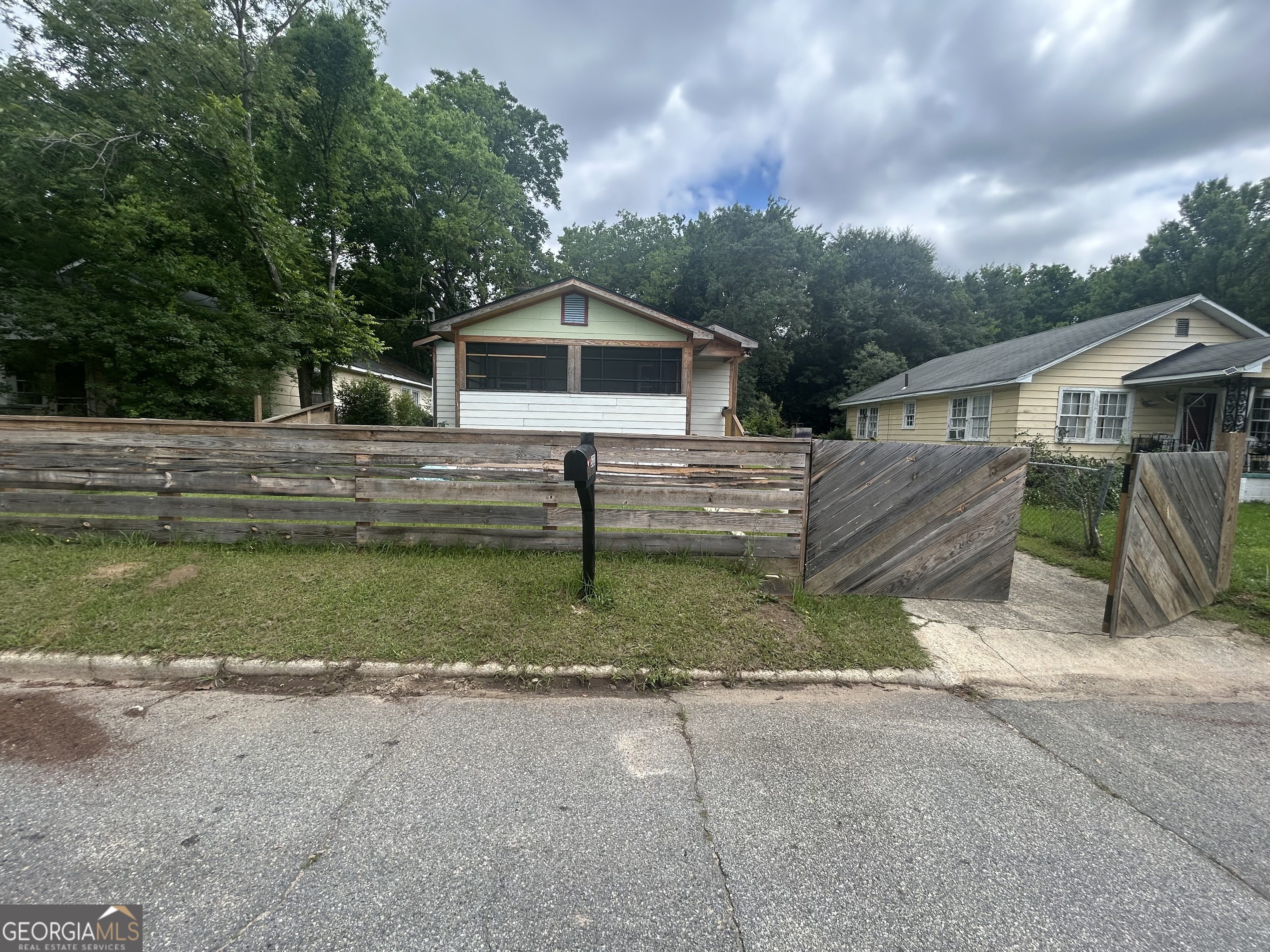 533 Grenada Terrace Property Photo 2