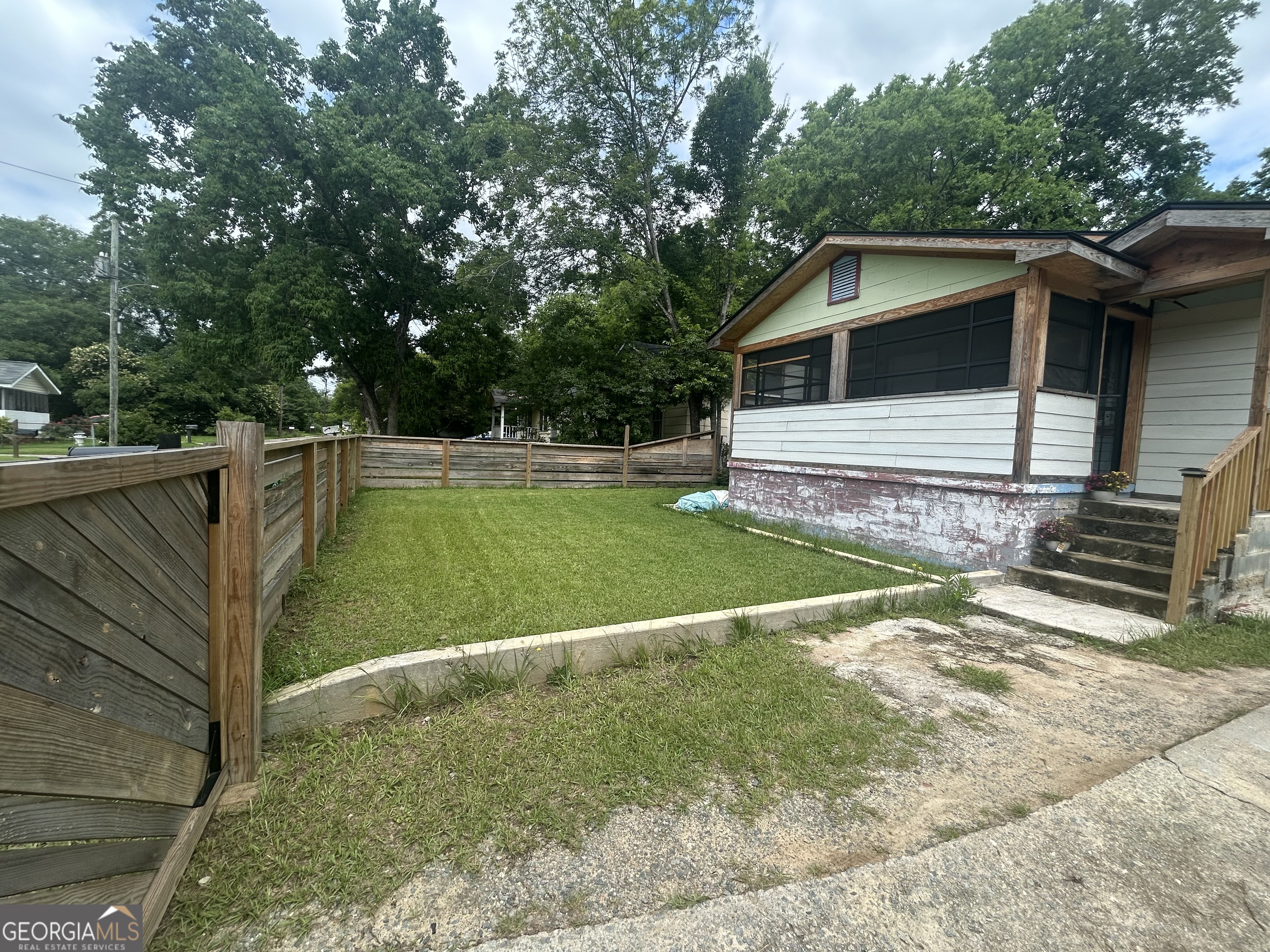 533 Grenada Terrace Property Photo 4