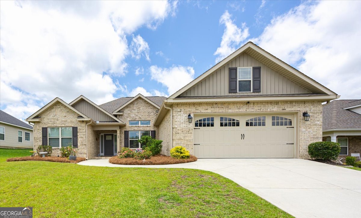 207 Creek Ridge Drive Property Photo 1