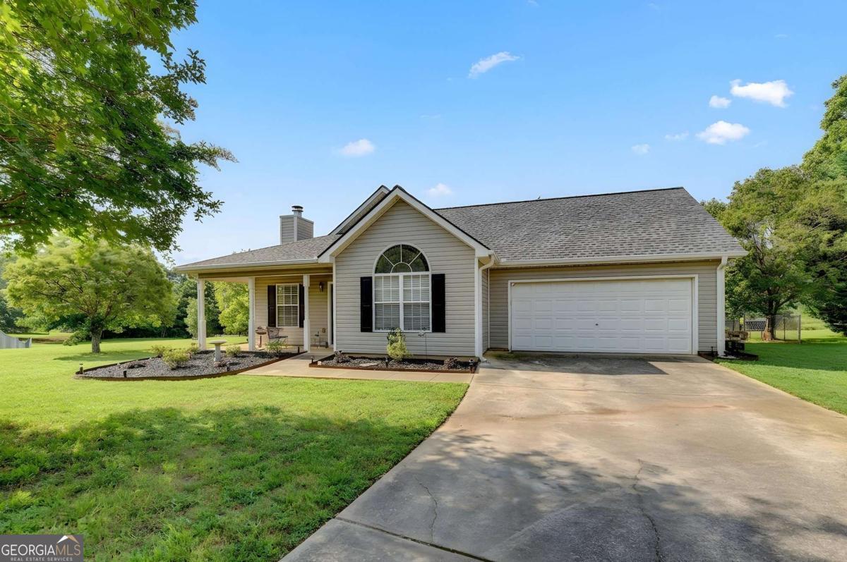 915 Cove Place Property Photo 1