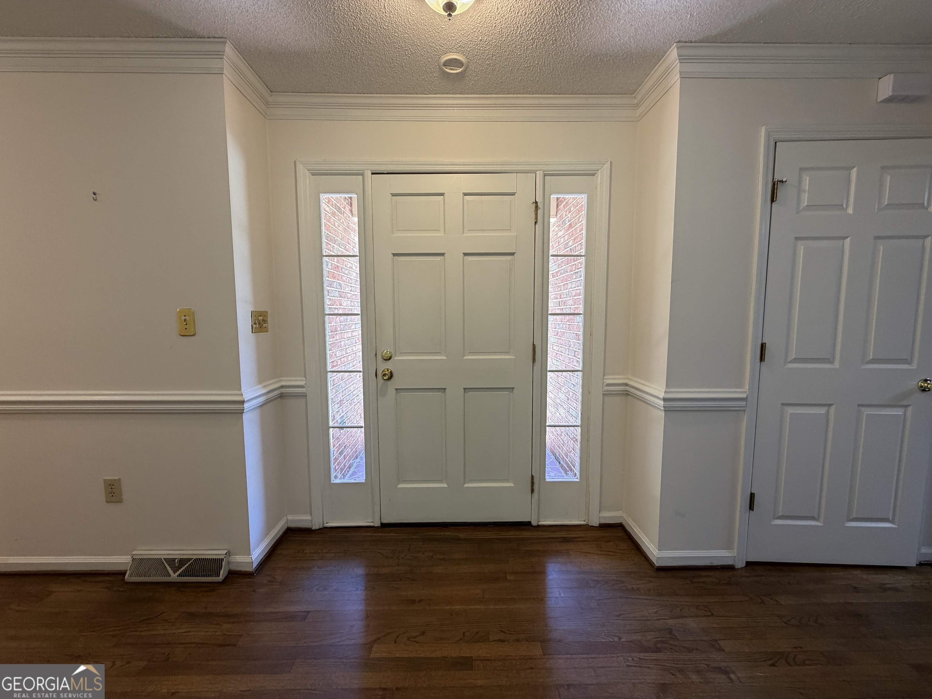 683 Chestnut Drive Property Photo 2