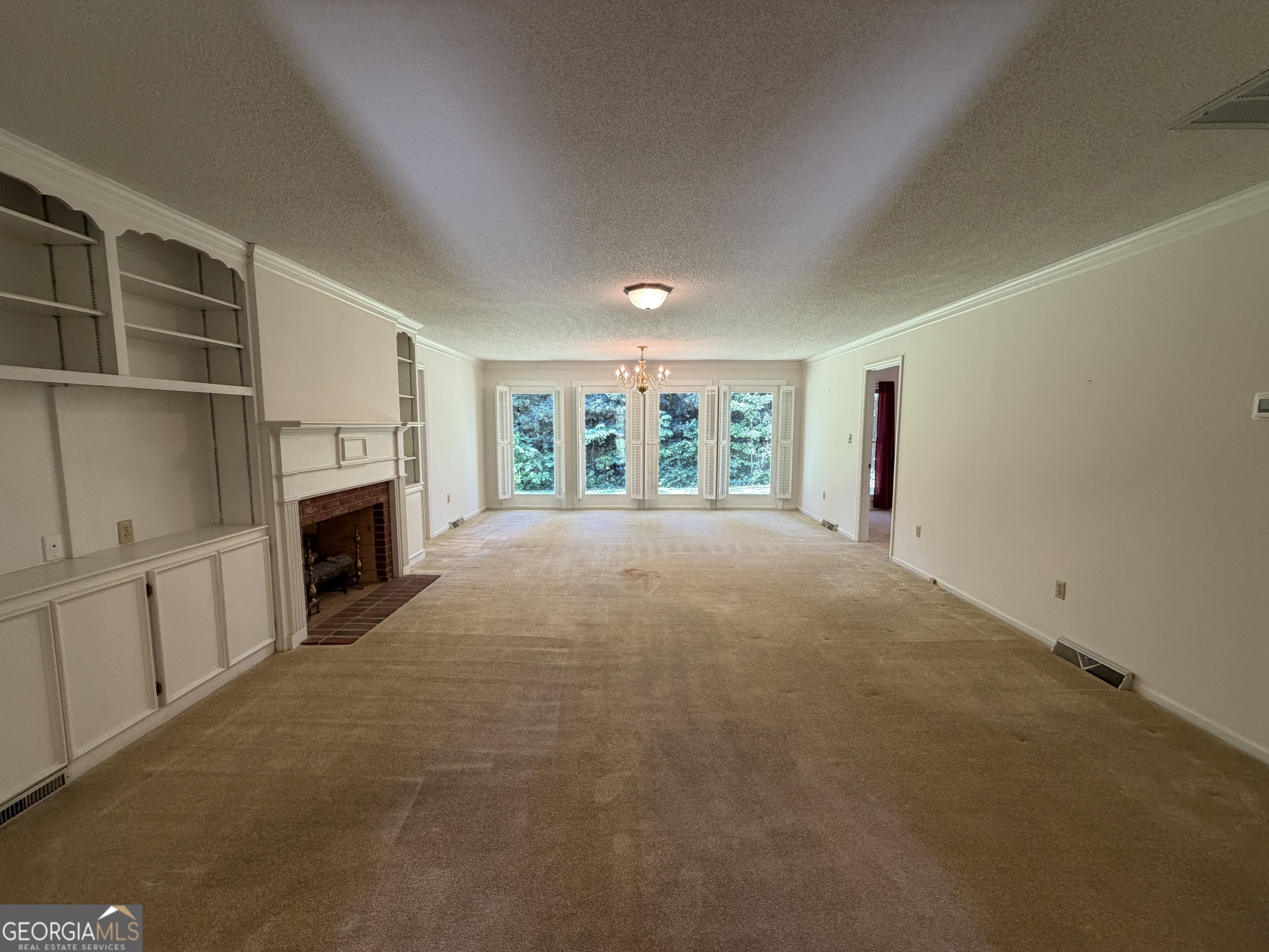 683 Chestnut Drive Property Photo 3
