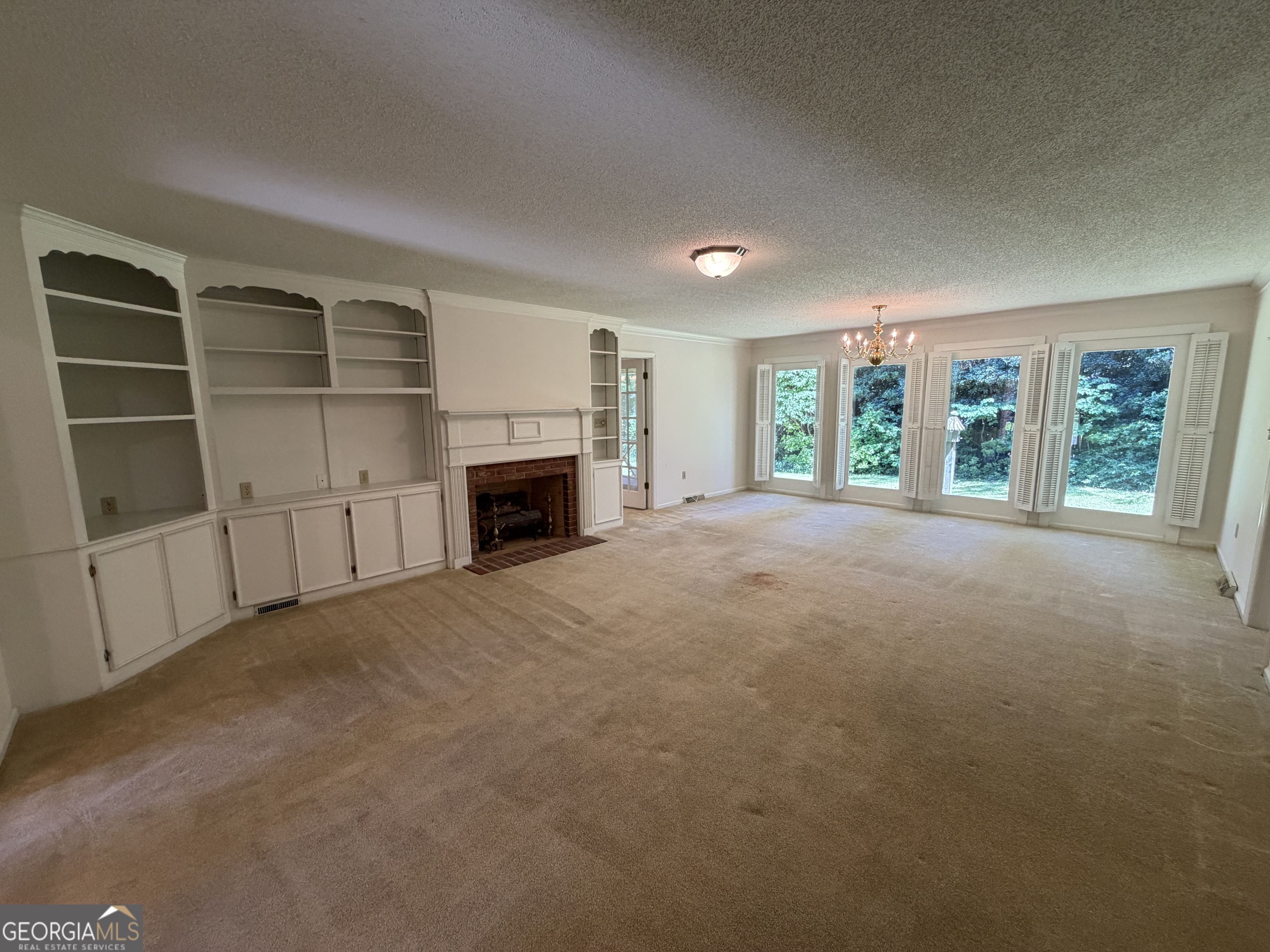 683 Chestnut Drive Property Photo 4
