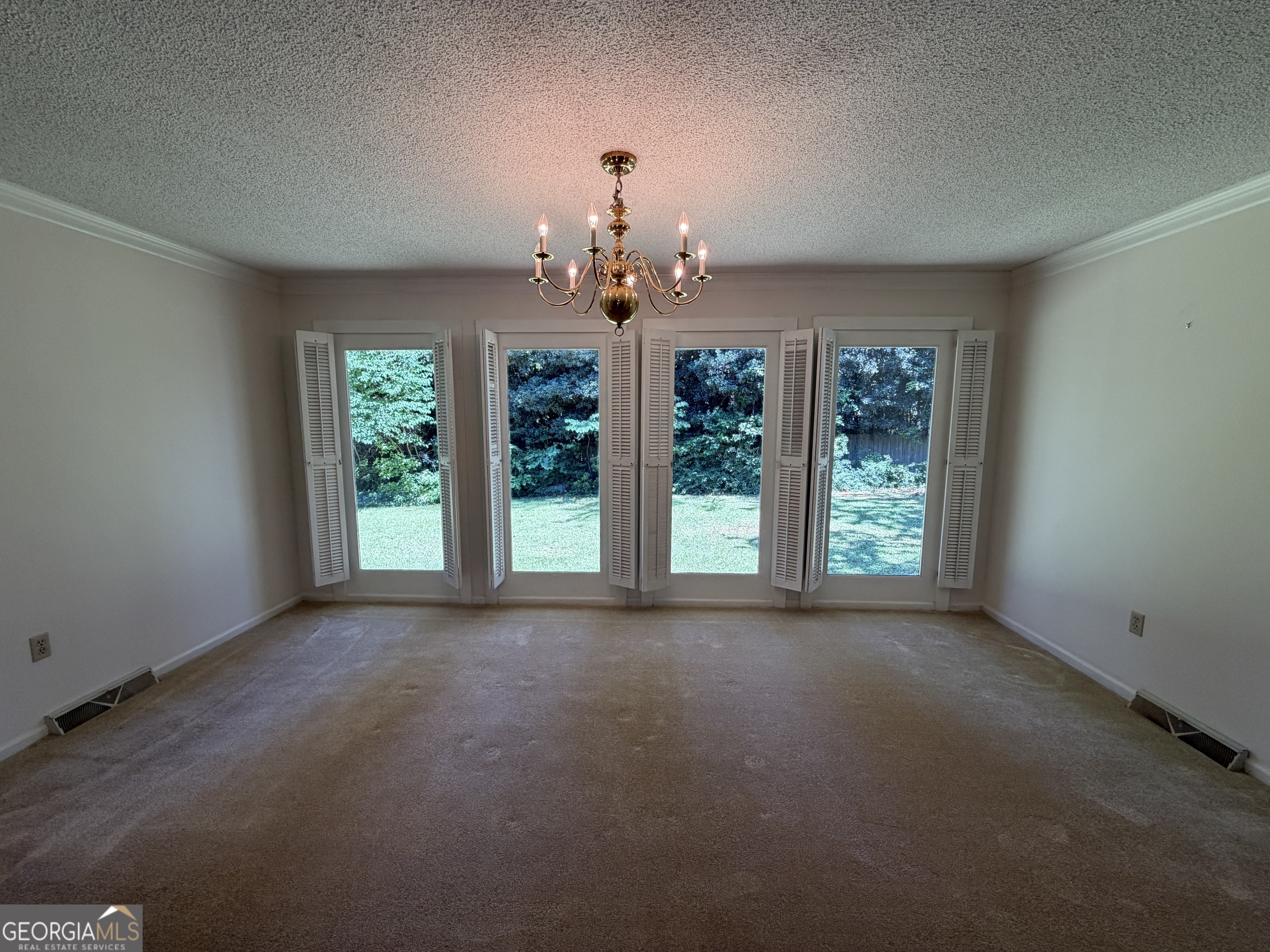 683 Chestnut Drive Property Photo 5