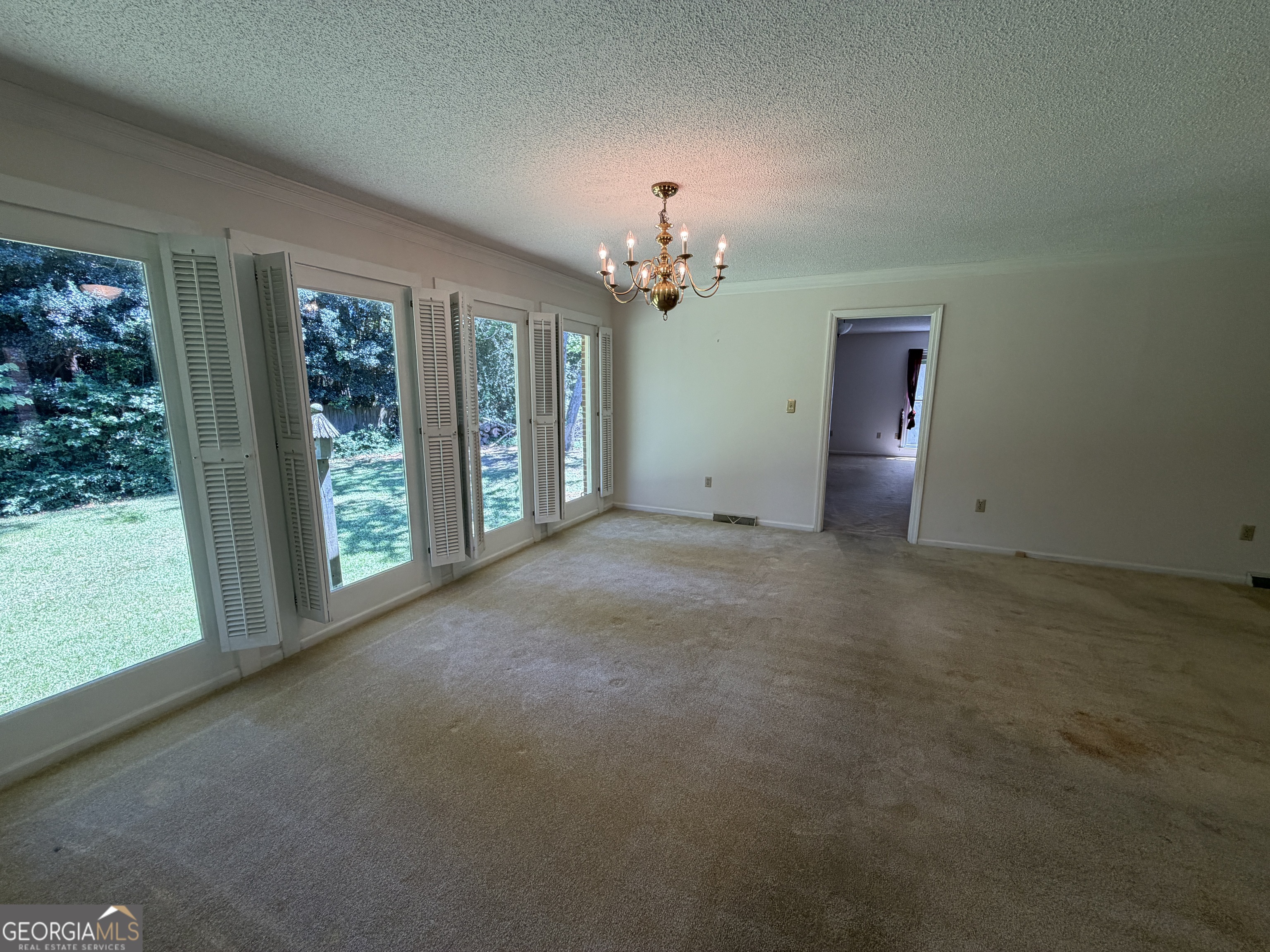 683 Chestnut Drive Property Photo 6