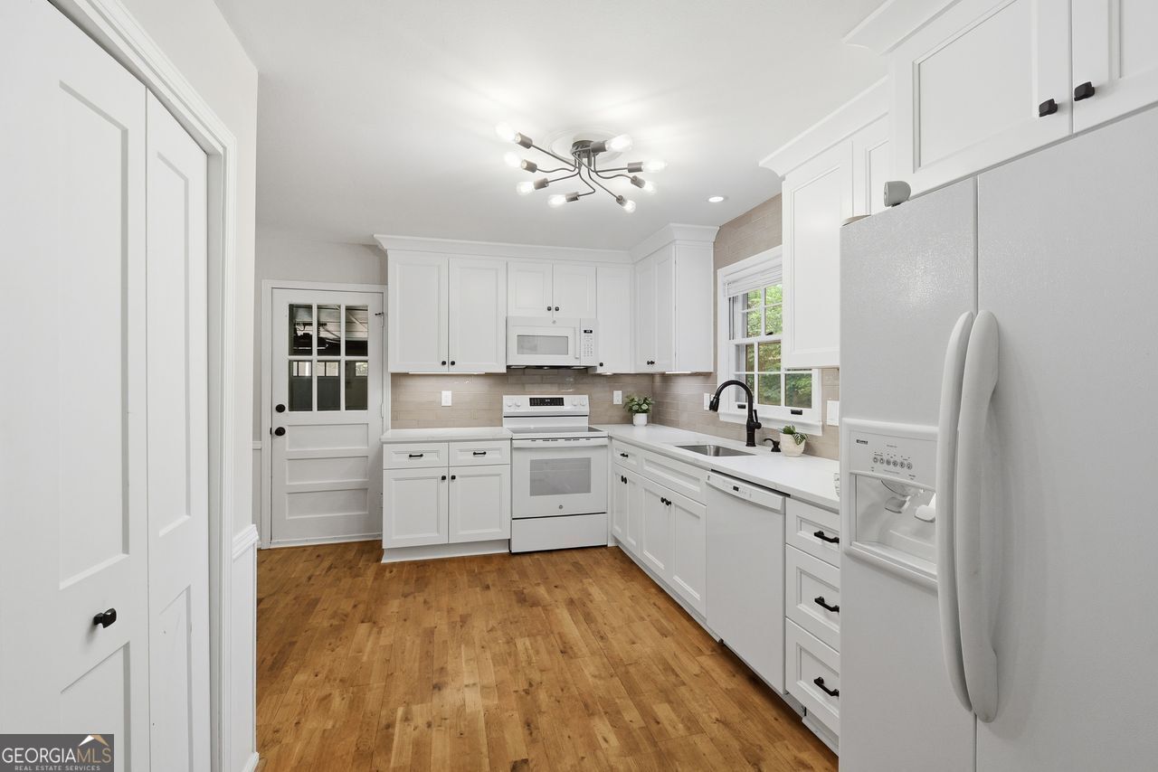 435 Stonebridge Drive Property Photo 3